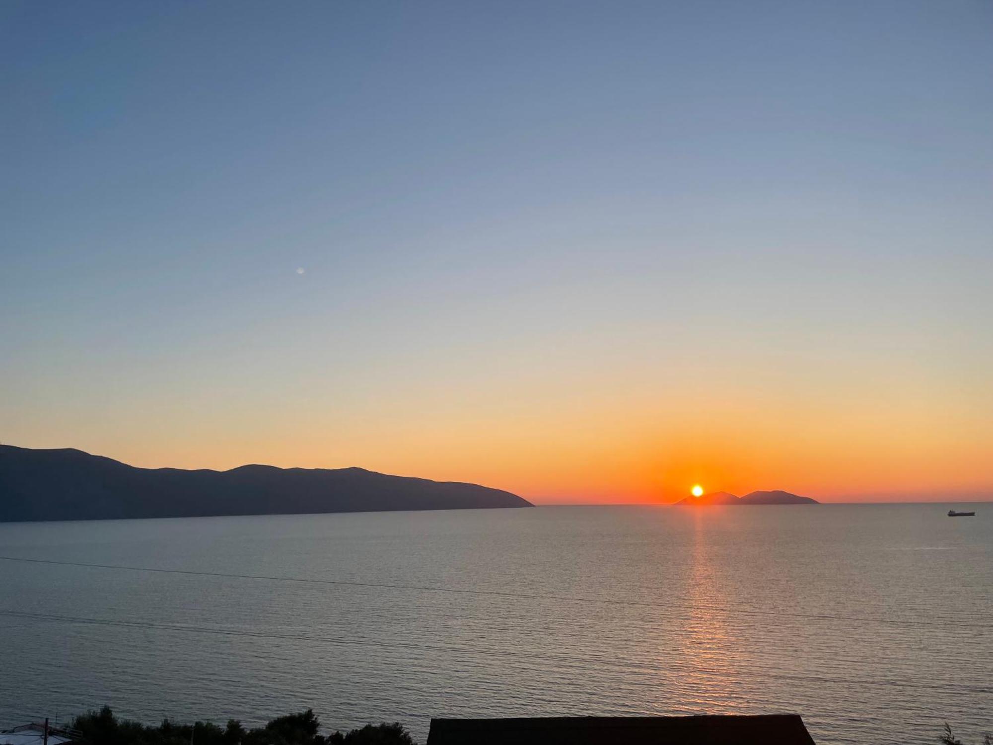 Sunset Vista Guesthouse Vlorë Esterno foto